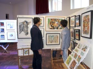 Tarak Nath Gorai visiting Aylesbury Grammar School Art Gallery with Aryan gorai Painting - Gallery visit